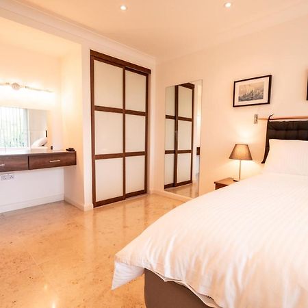 ニューポート Ecton House Bed & Breakfast エクステリア 写真