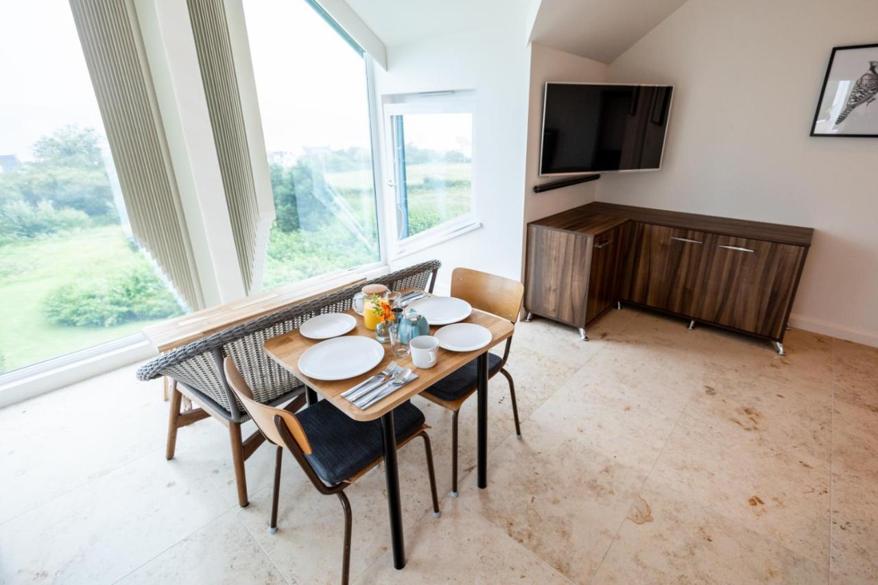 ニューポート Ecton House Bed & Breakfast エクステリア 写真