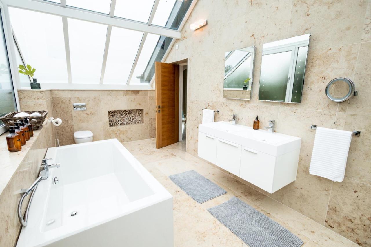 ニューポート Ecton House Bed & Breakfast エクステリア 写真