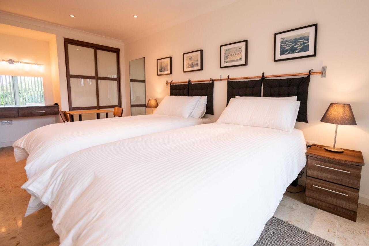 ニューポート Ecton House Bed & Breakfast エクステリア 写真