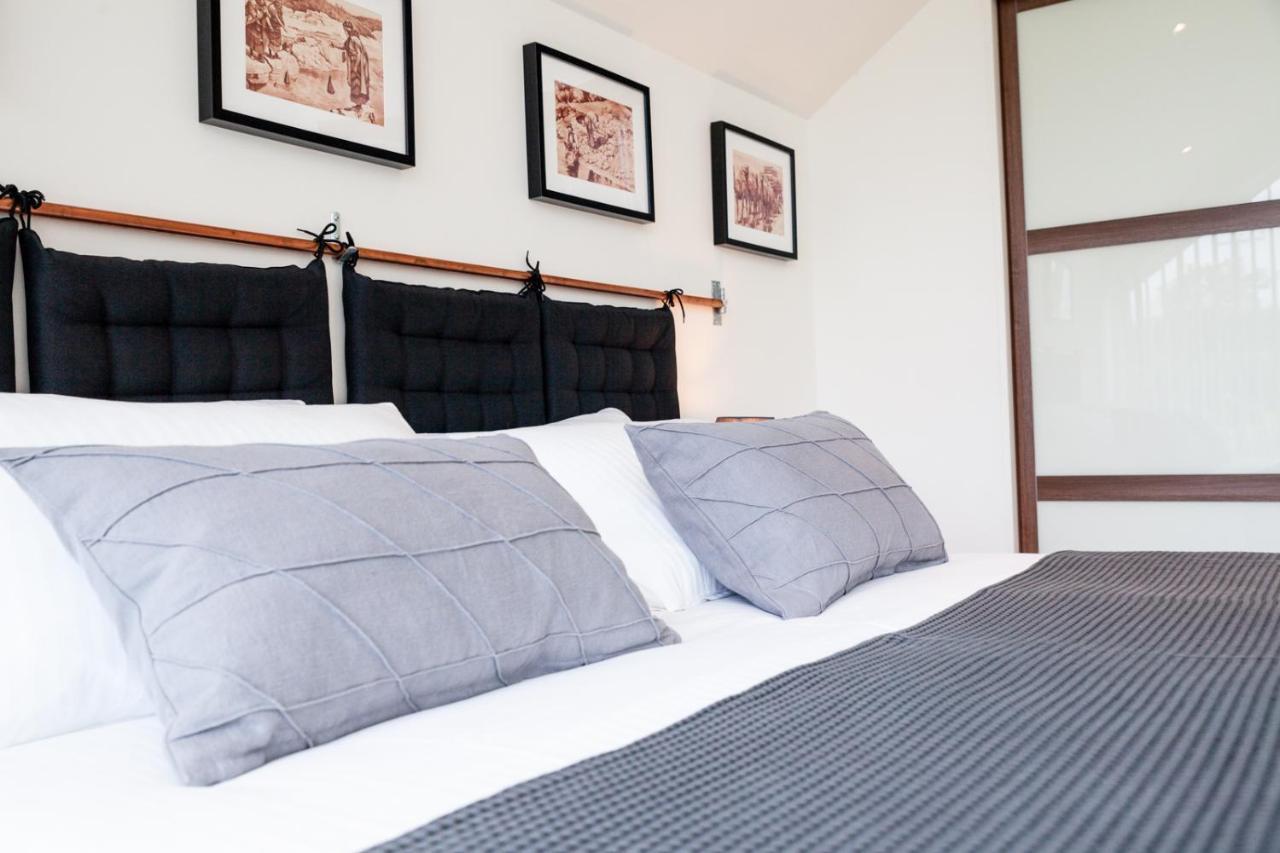 ニューポート Ecton House Bed & Breakfast エクステリア 写真